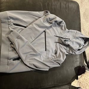 Grey north face pullover sweatshirt, size large. No stains
